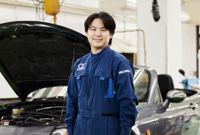 整備の知識と技術に加え英語力も磨ける環境