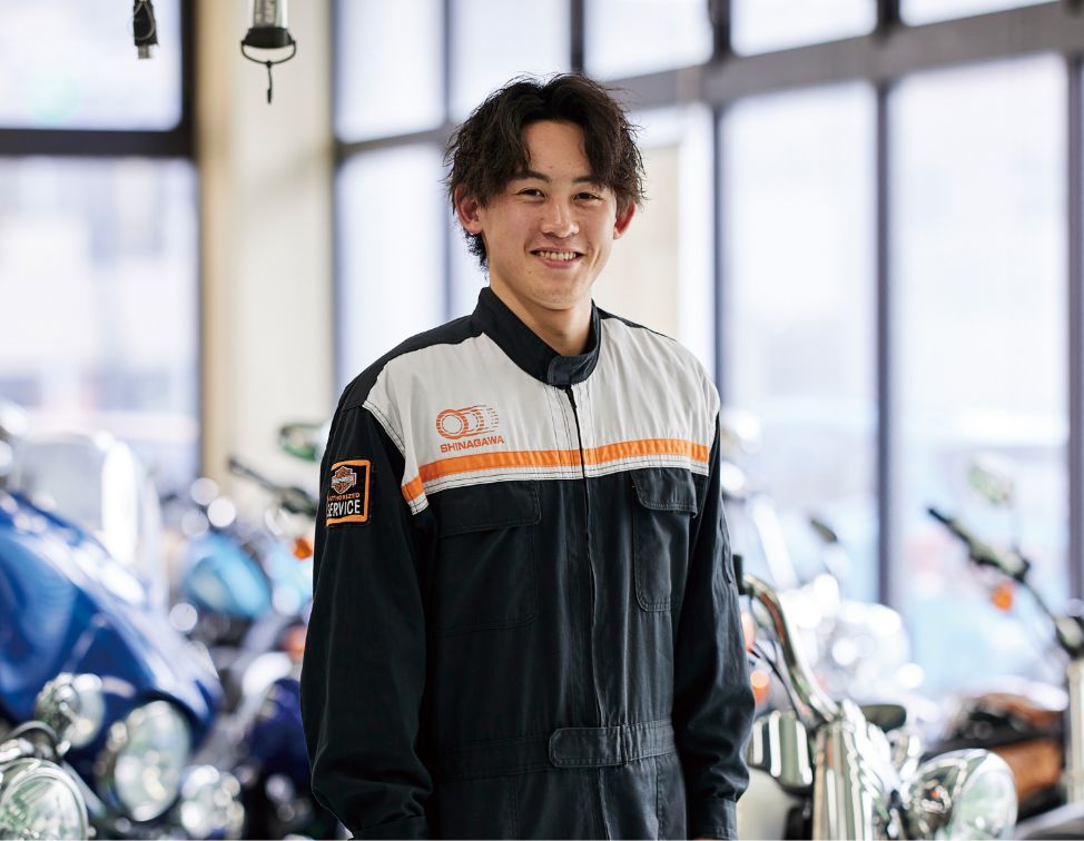 世代や国籍を超えた仲間とハーレーを学んでいます