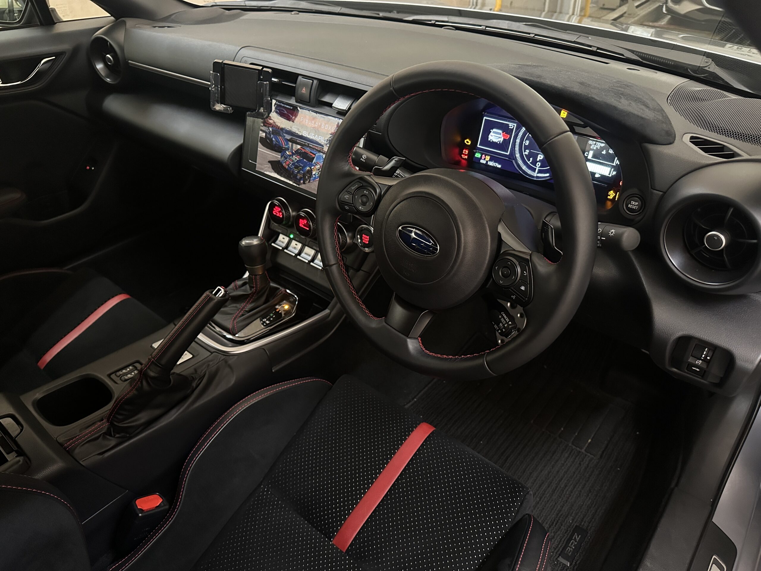 大人気スポーツカーBRZの運転体験＆整備体験